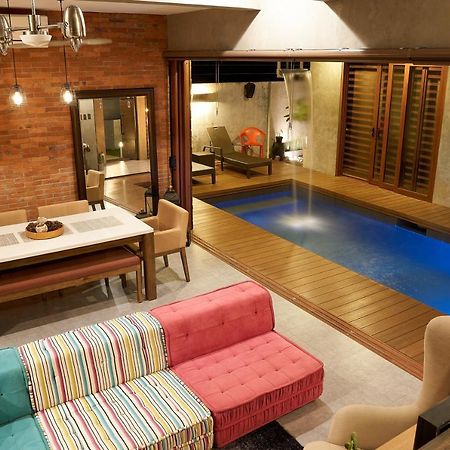 Isla Villa 1 Amazing Waterfall Pool House Near Beach, Bars & Restaurants マクタン エクステリア 写真
