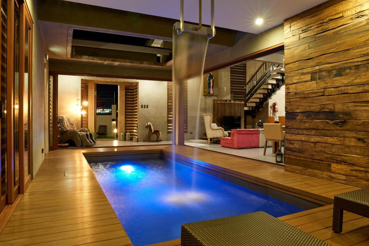 Isla Villa 1 Amazing Waterfall Pool House Near Beach, Bars & Restaurants マクタン エクステリア 写真