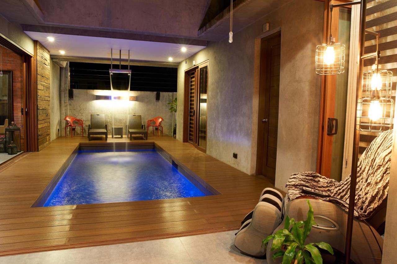 Isla Villa 1 Amazing Waterfall Pool House Near Beach, Bars & Restaurants マクタン エクステリア 写真